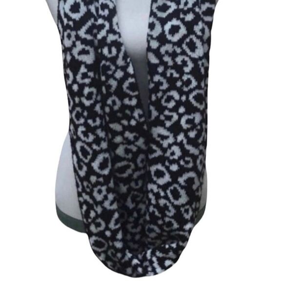 NEW Aeropostale Reversible Leopard Infinity Scarf - Picture 2 of 3